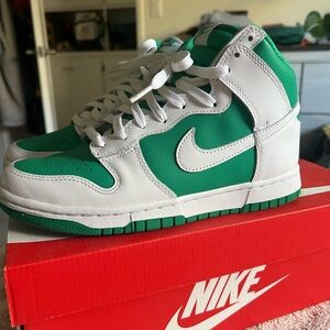 Nike Dunk Hi Retro Bttys- M6.5, W8